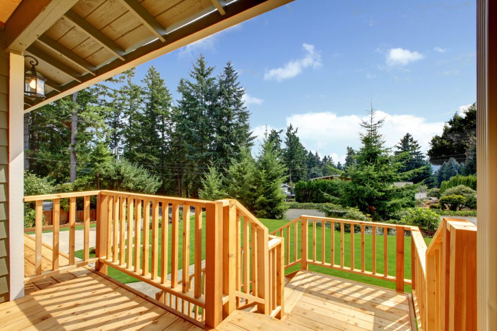 Custom Deck Finding a Licensed Contractor